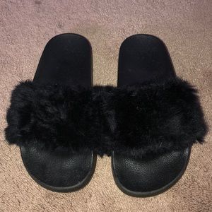 STEVE MADDEN FURRY SLIDES